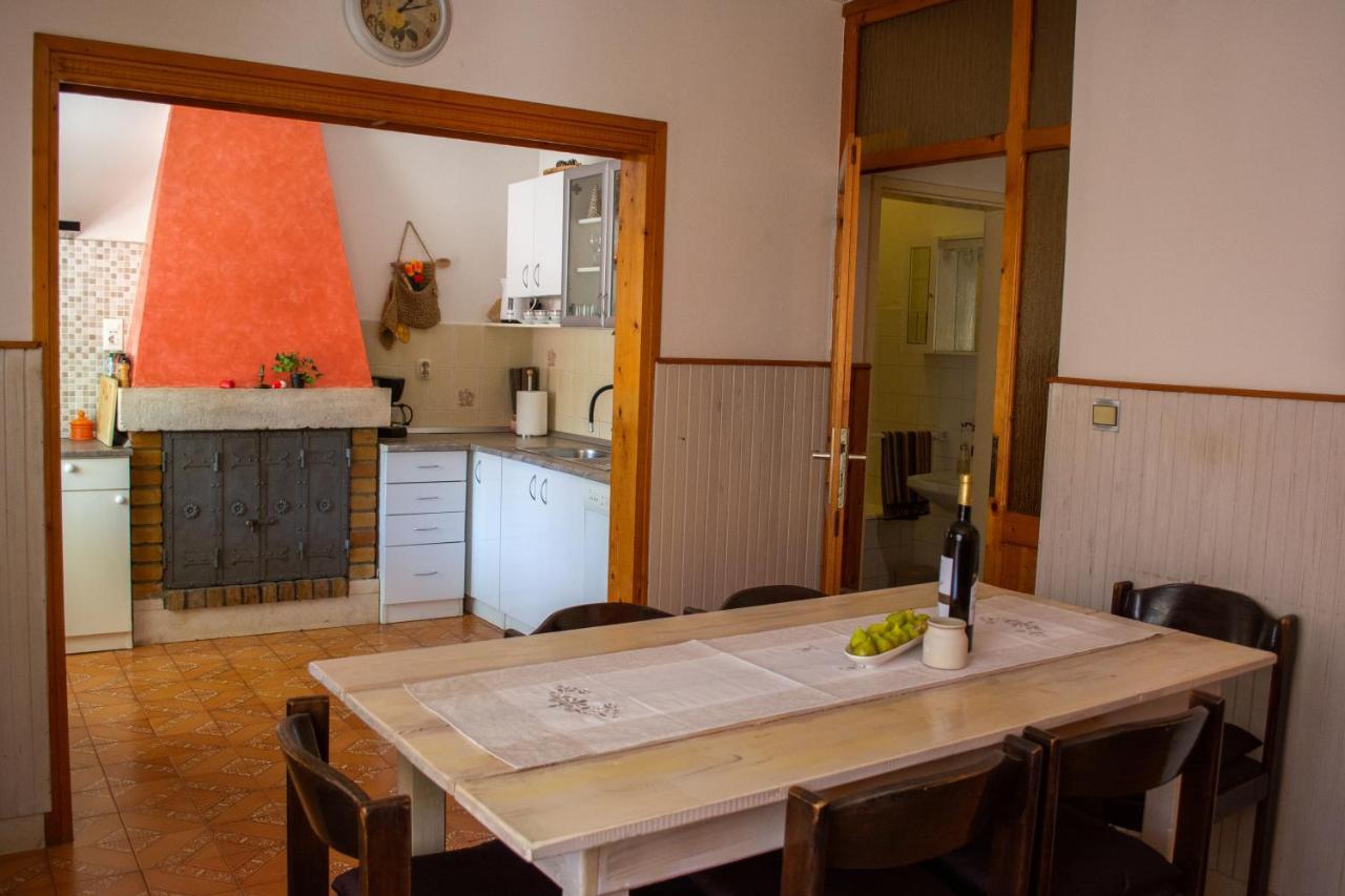 Villa Stone House Dioniz à Brnistrova Extérieur photo